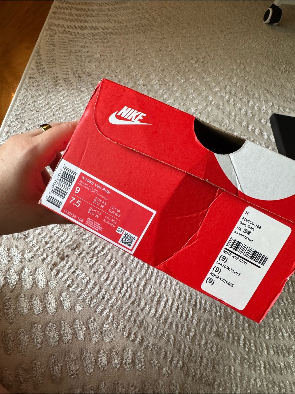 Nike V2K Run in Cream - Picture 3 of 7